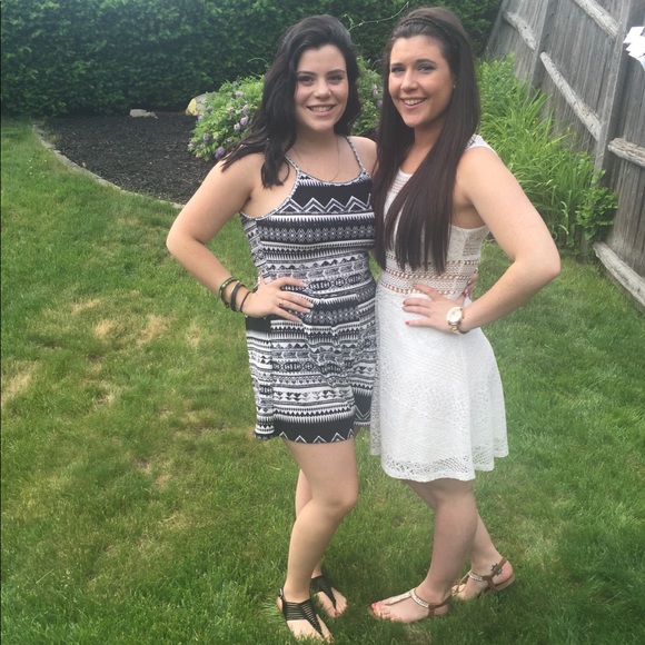 Lacy white dress - Picture 4 of 4